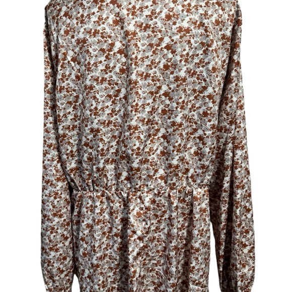 ❤️PRETTY PRINT TOP w/LACE/CROCHET NECKLINE DETAIL   PLUS SIZE - Picture 6 of 9